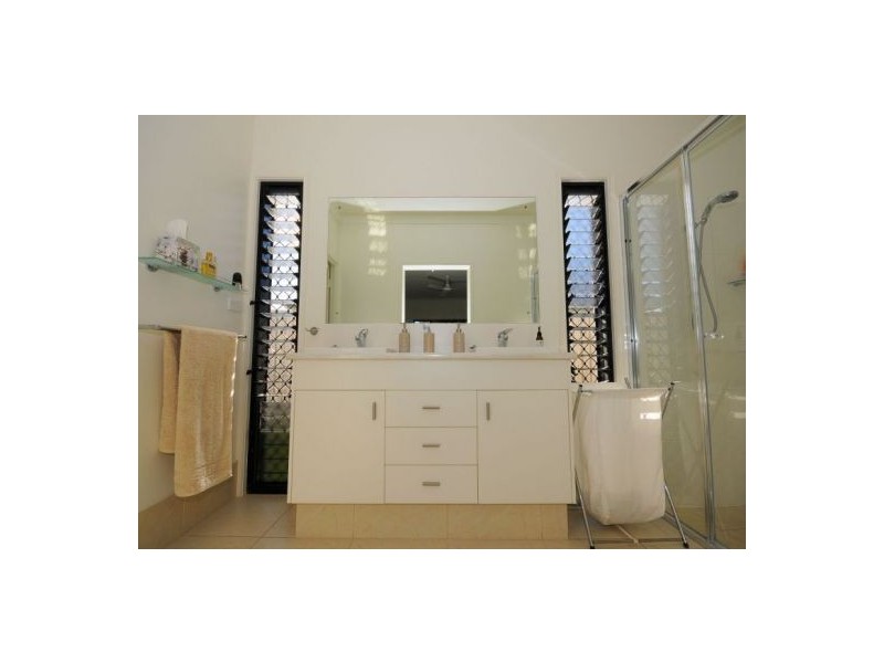 8 Bayswater Drive,, Urraween QLD 4655