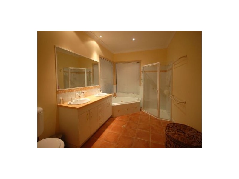 19 Belmoreana Crt, Dundowran Beach QLD 4655