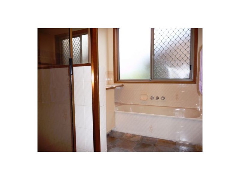 74 Murphy St, Point Vernon QLD 4655