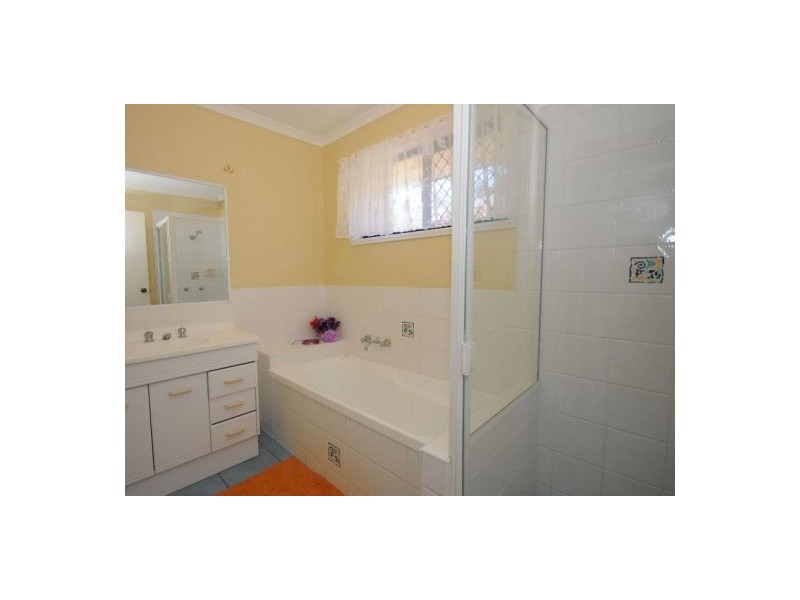 39 Hyperno Rd, Point Vernon QLD 4655