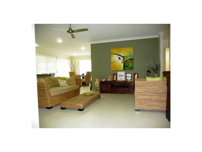 50 Lady Penrhyn Dr, Eli Waters QLD 4655