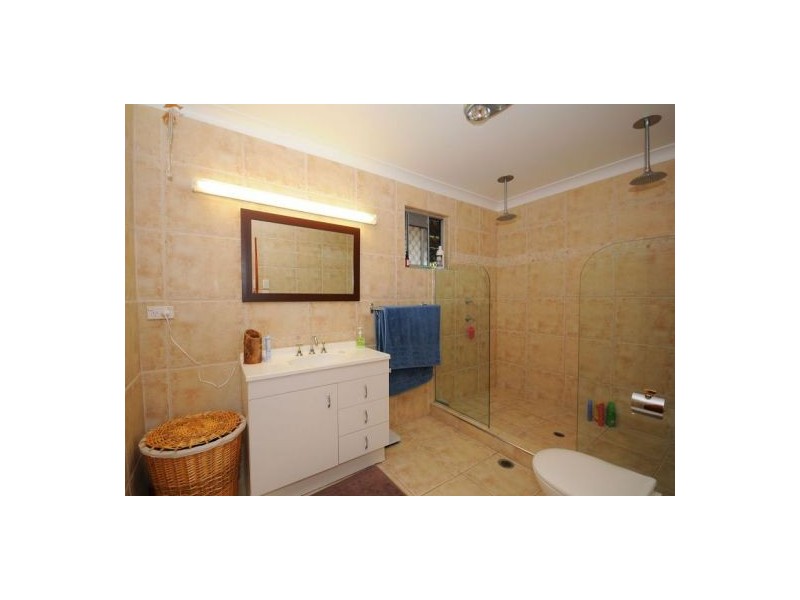 86 Honiton St, Torquay QLD 4655