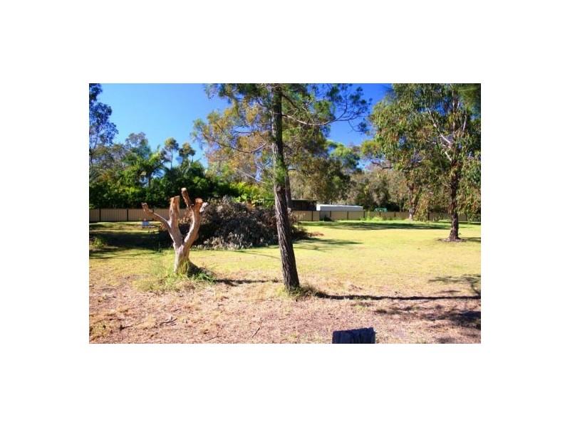 2 Ronaldo Way, Urangan QLD 4655