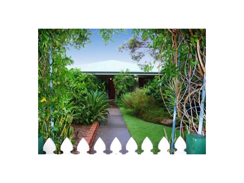 48 Glenray St, Urangan QLD 4655