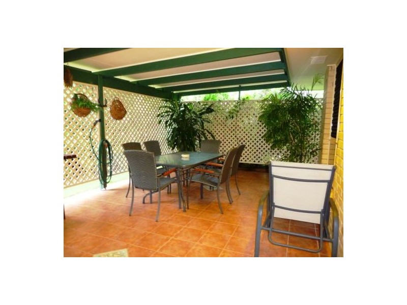48 Glenray St, Urangan QLD 4655