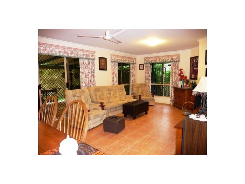 48 Glenray St, Urangan QLD 4655