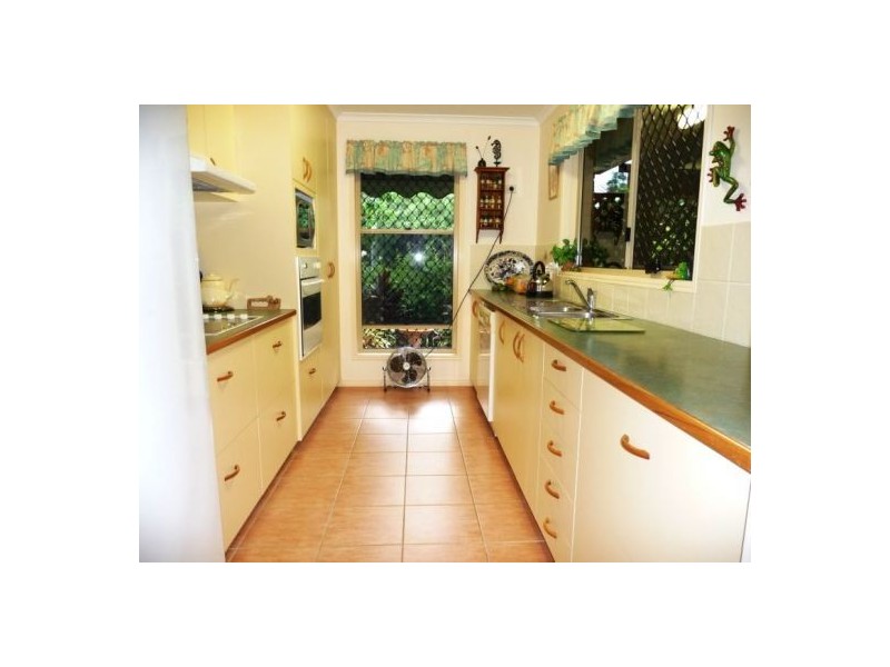 48 Glenray St, Urangan QLD 4655