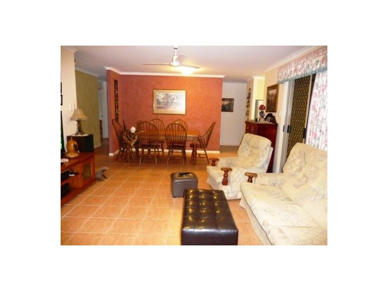 48 Glenray St, Urangan QLD 4655