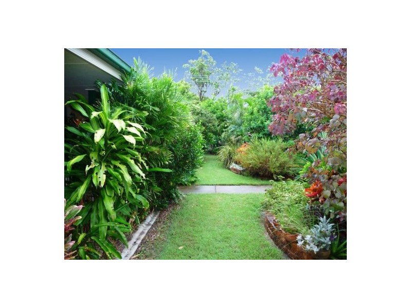 48 Glenray St, Urangan QLD 4655