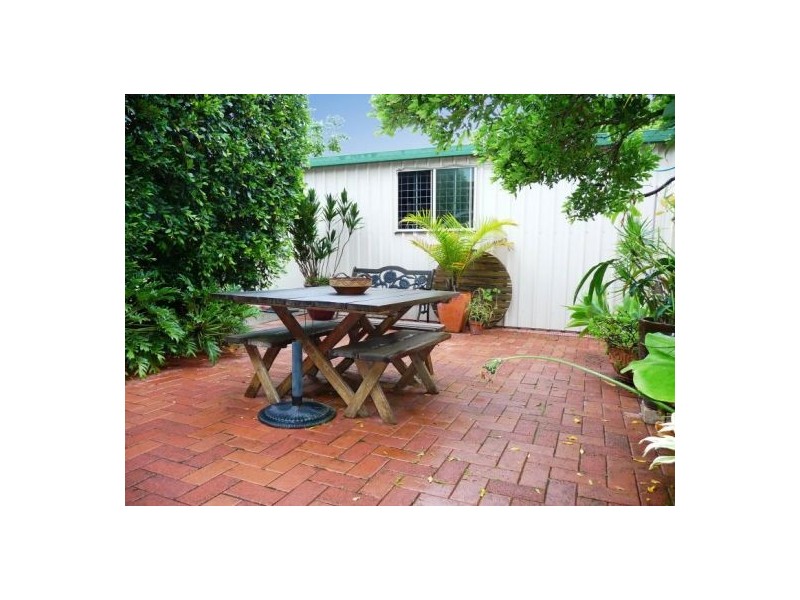48 Glenray St, Urangan QLD 4655