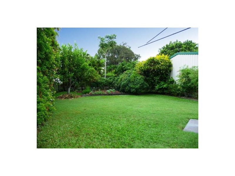 48 Glenray St, Urangan QLD 4655