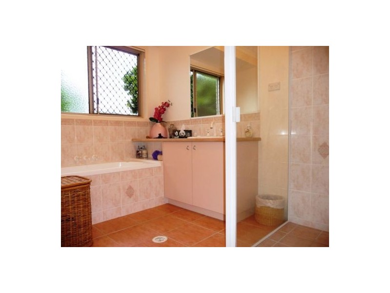 48 Glenray St, Urangan QLD 4655