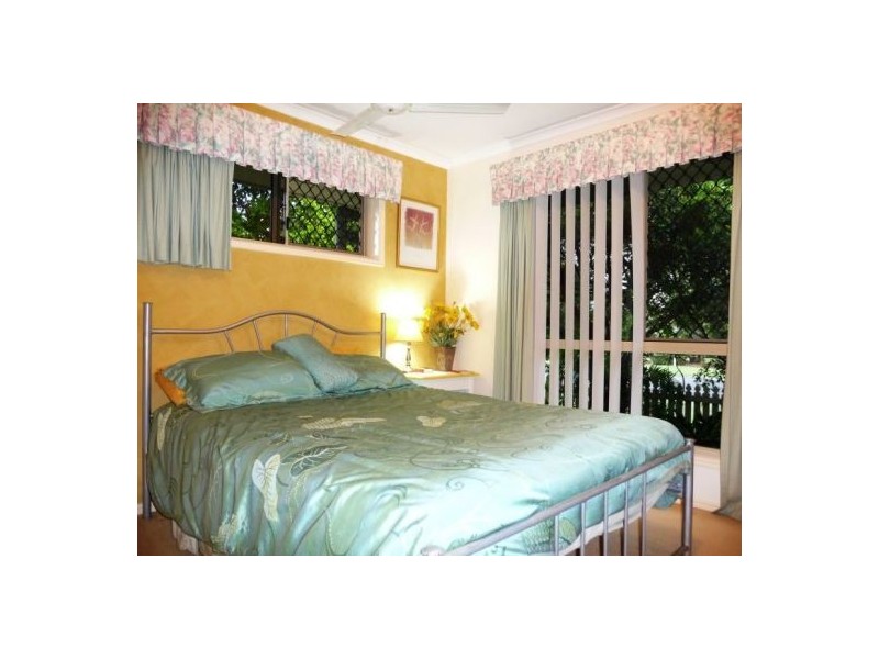 48 Glenray St, Urangan QLD 4655