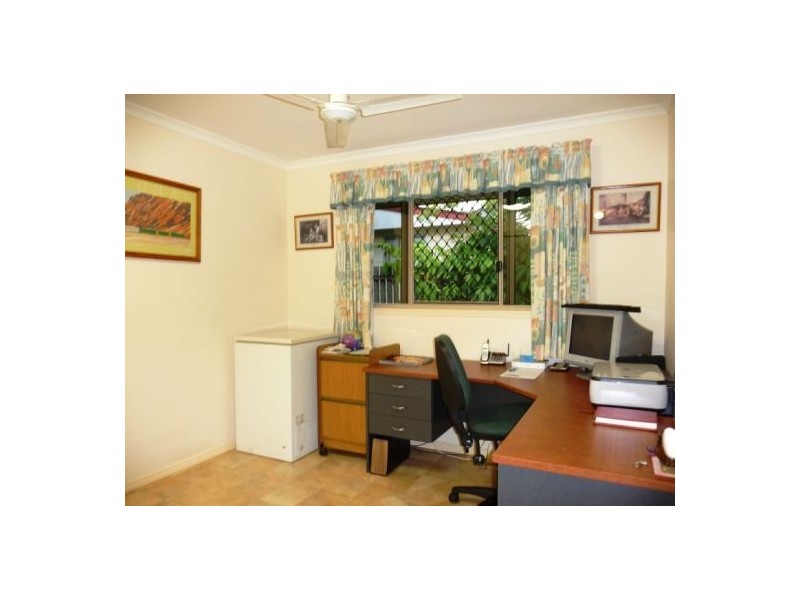 48 Glenray St, Urangan QLD 4655