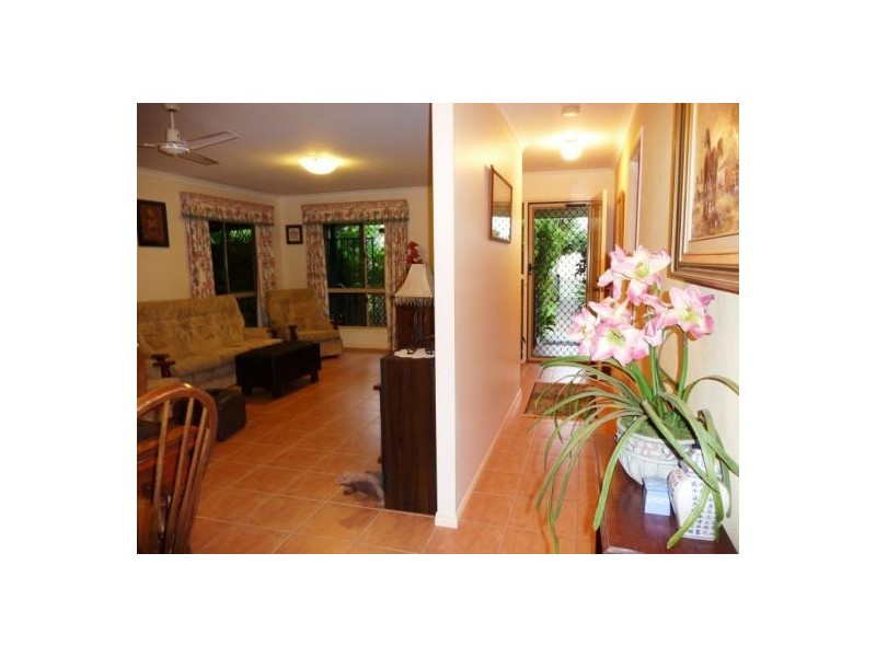 48 Glenray St, Urangan QLD 4655