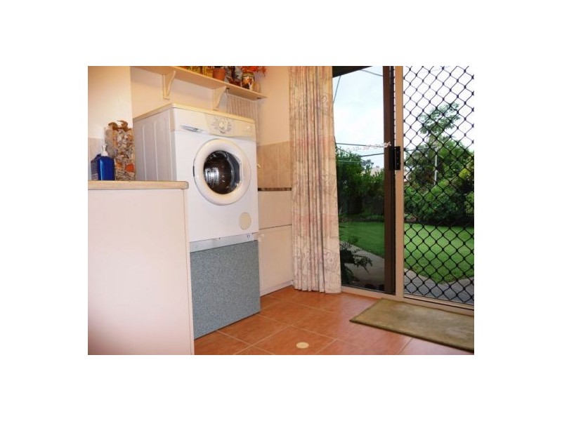 48 Glenray St, Urangan QLD 4655