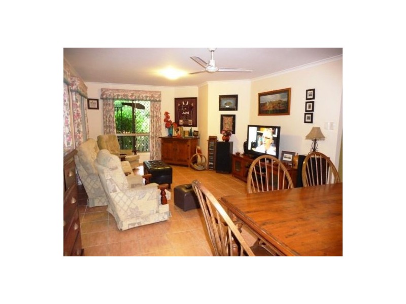 48 Glenray St, Urangan QLD 4655