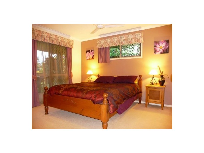 48 Glenray St, Urangan QLD 4655