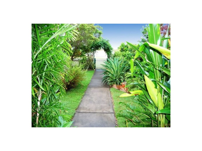 48 Glenray St, Urangan QLD 4655