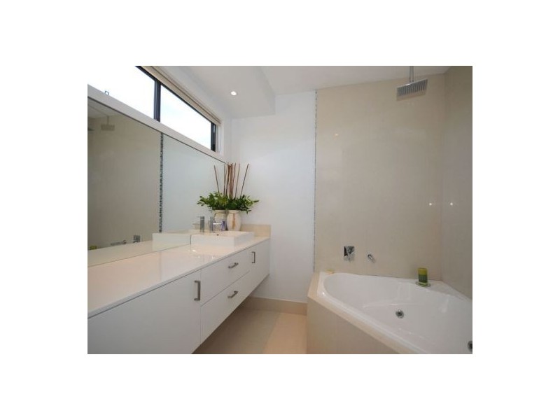 2/15 Jensen Drive, Urraween QLD 4655