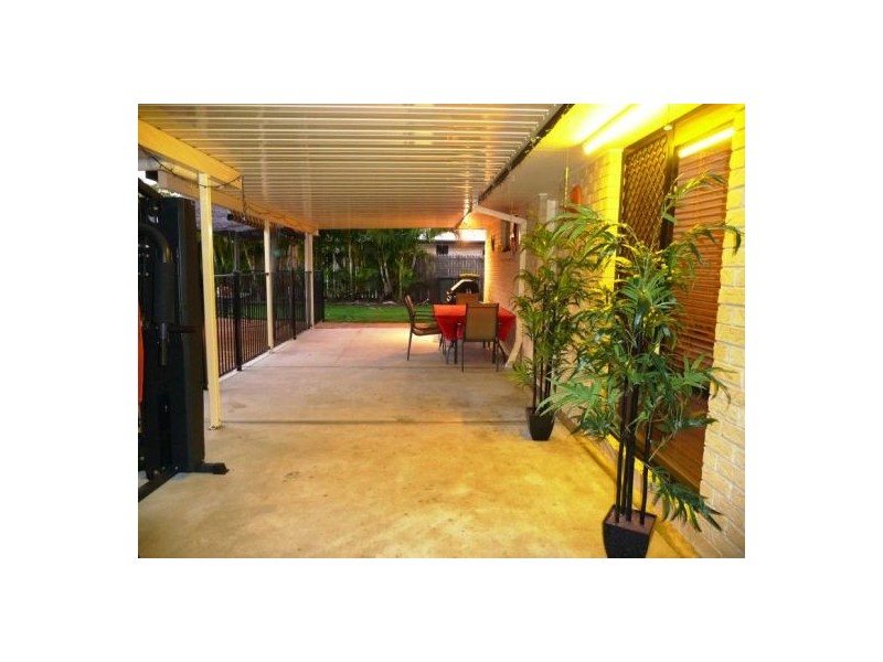 17 Rosedale Dr, Wondunna QLD 4655
