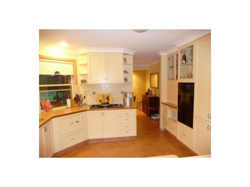 10 LucyAnne Crt, Urangan QLD 4655