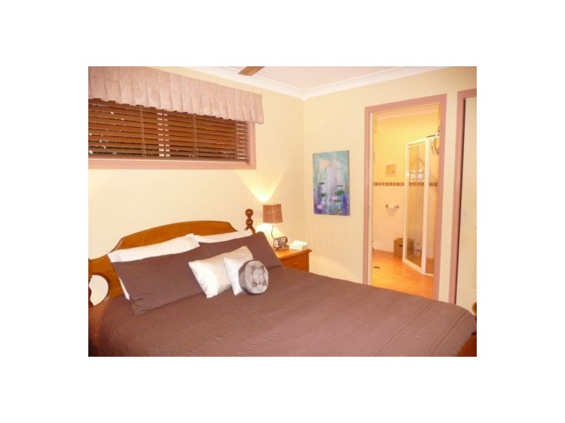 10 LucyAnne Crt, Urangan QLD 4655