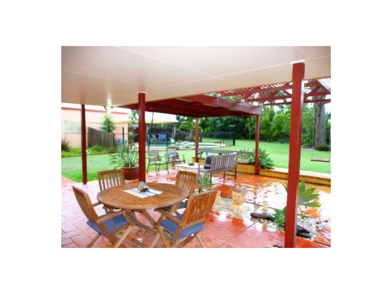 10 LucyAnne Crt, Urangan QLD 4655