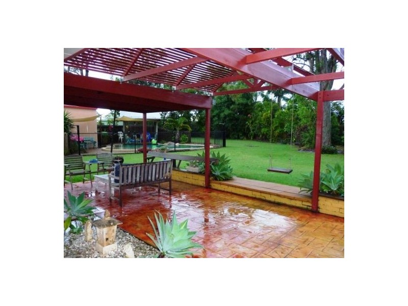 10 LucyAnne Crt, Urangan QLD 4655