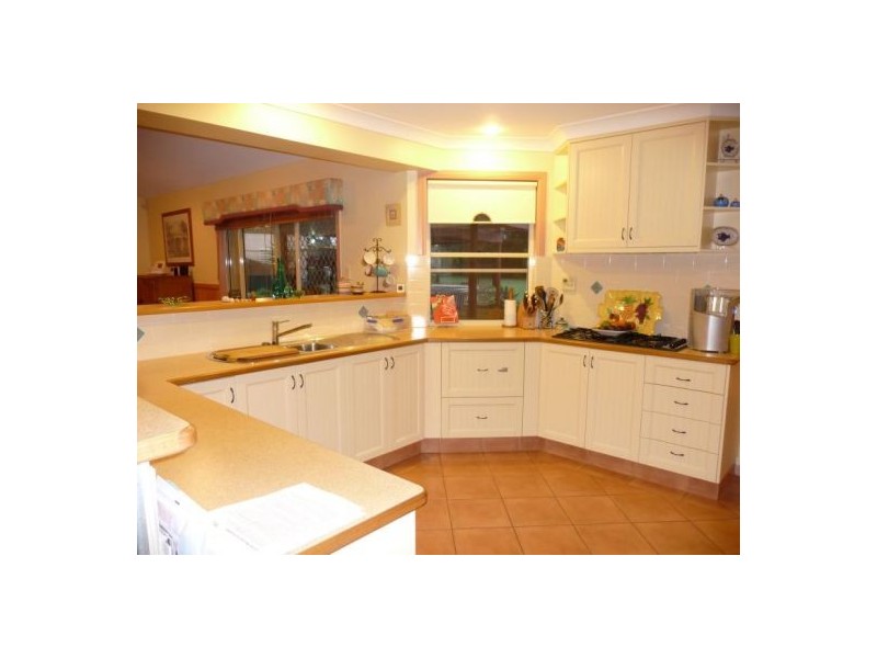 10 LucyAnne Crt, Urangan QLD 4655