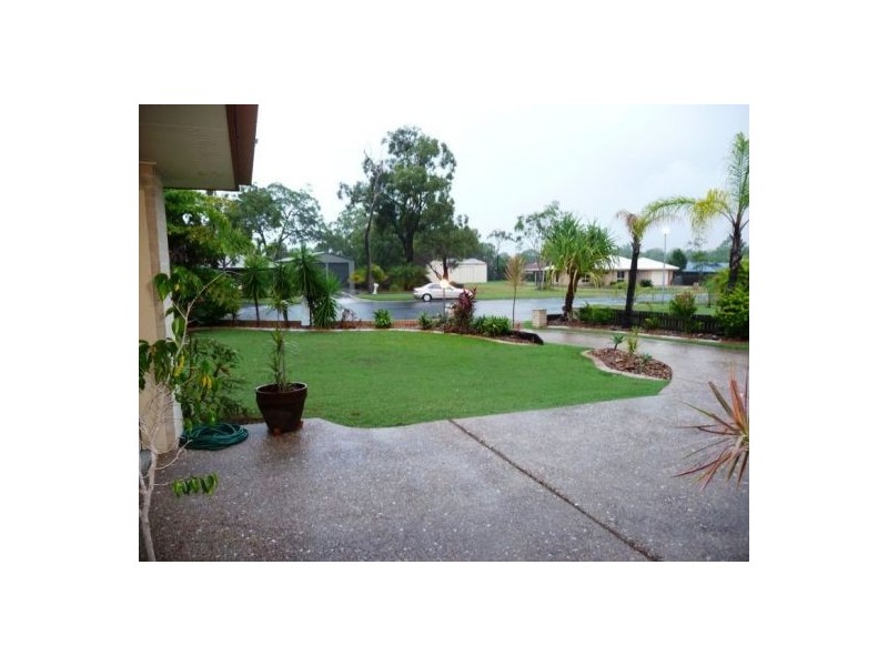 10 LucyAnne Crt, Urangan QLD 4655