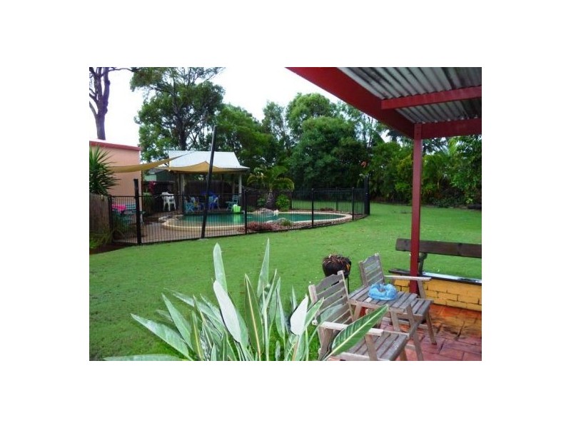 10 LucyAnne Crt, Urangan QLD 4655