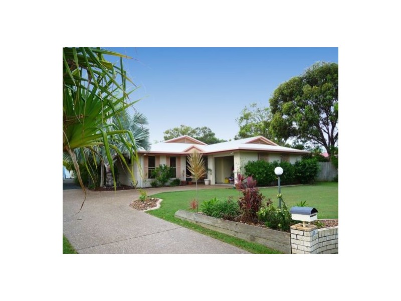 10 LucyAnne Crt, Urangan QLD 4655
