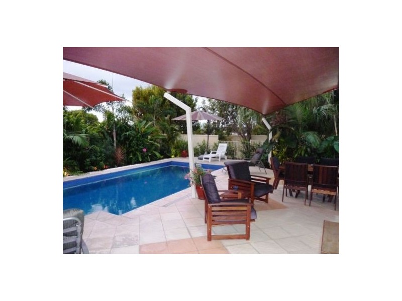 649 Boat Harbour Dr, Urangan QLD 4655