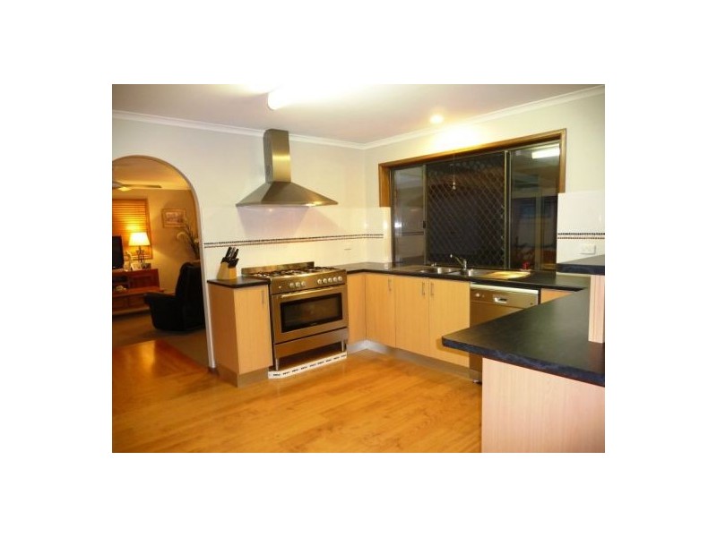 649 Boat Harbour Dr, Urangan QLD 4655