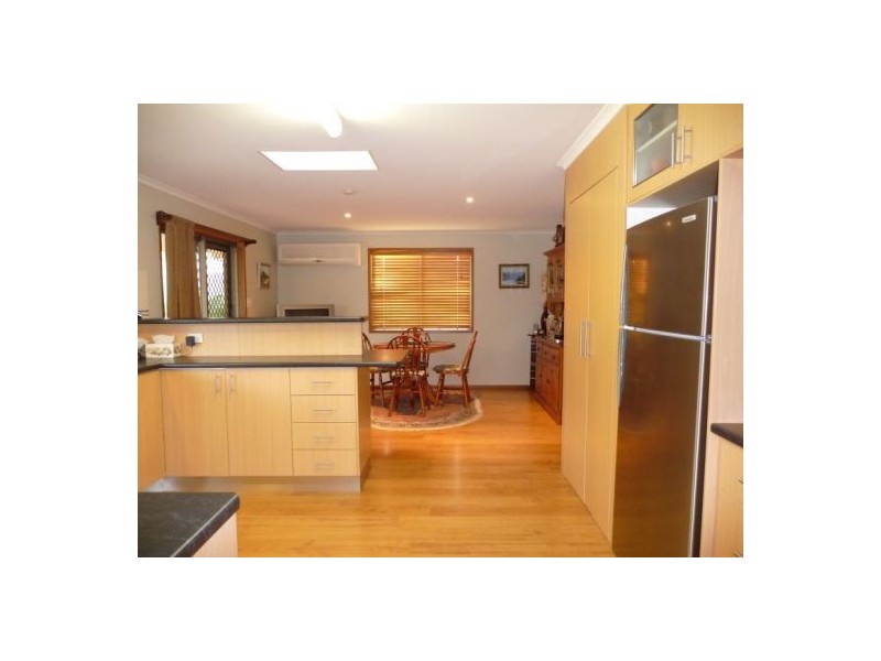 649 Boat Harbour Dr, Urangan QLD 4655