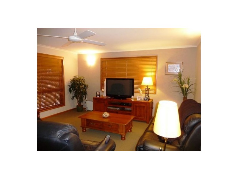 649 Boat Harbour Dr, Urangan QLD 4655