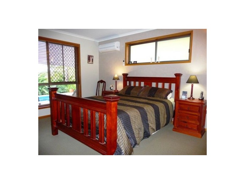 649 Boat Harbour Dr, Urangan QLD 4655