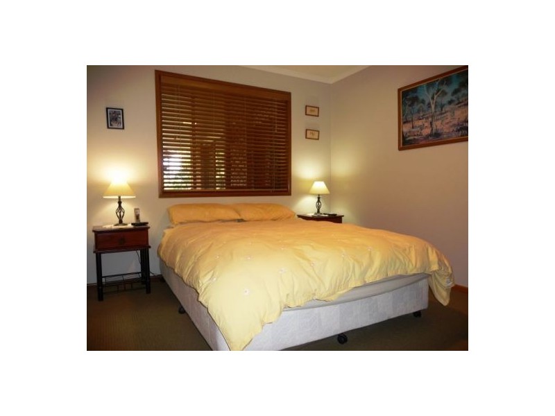 649 Boat Harbour Dr, Urangan QLD 4655