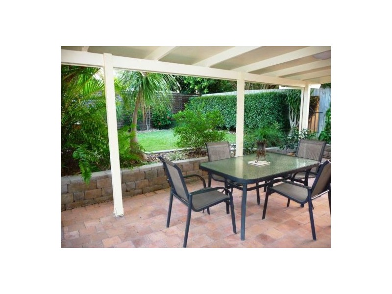 649 Boat Harbour Dr, Urangan QLD 4655