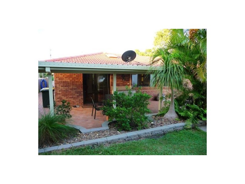 649 Boat Harbour Dr, Urangan QLD 4655