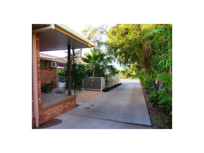 649 Boat Harbour Dr, Urangan QLD 4655