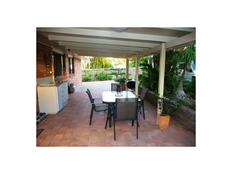 649 Boat Harbour Dr, Urangan QLD 4655