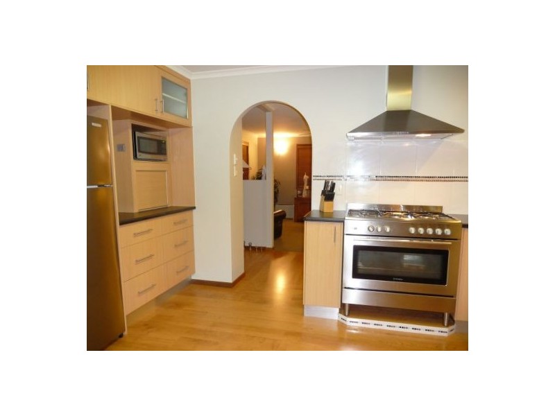 649 Boat Harbour Dr, Urangan QLD 4655