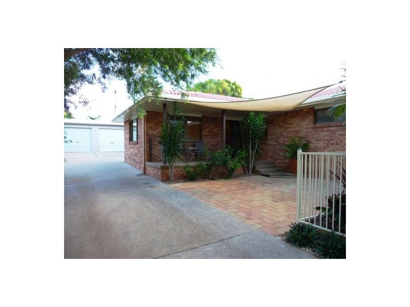 649 Boat Harbour Dr, Urangan QLD 4655