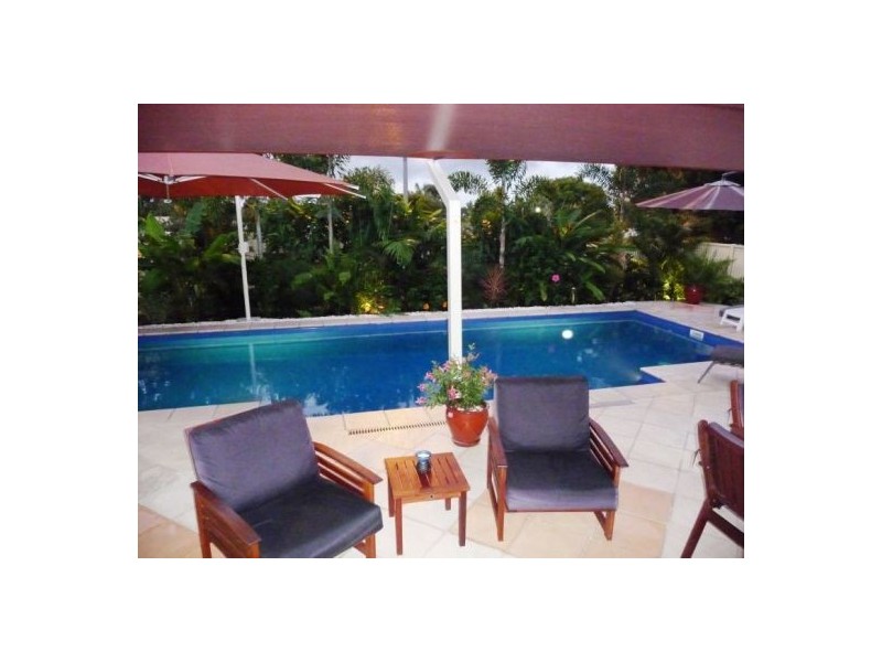 649 Boat Harbour Dr, Urangan QLD 4655