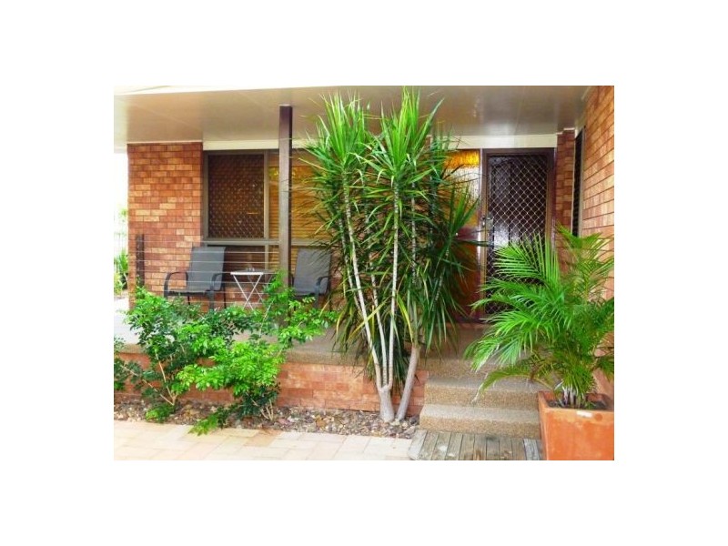 649 Boat Harbour Dr, Urangan QLD 4655