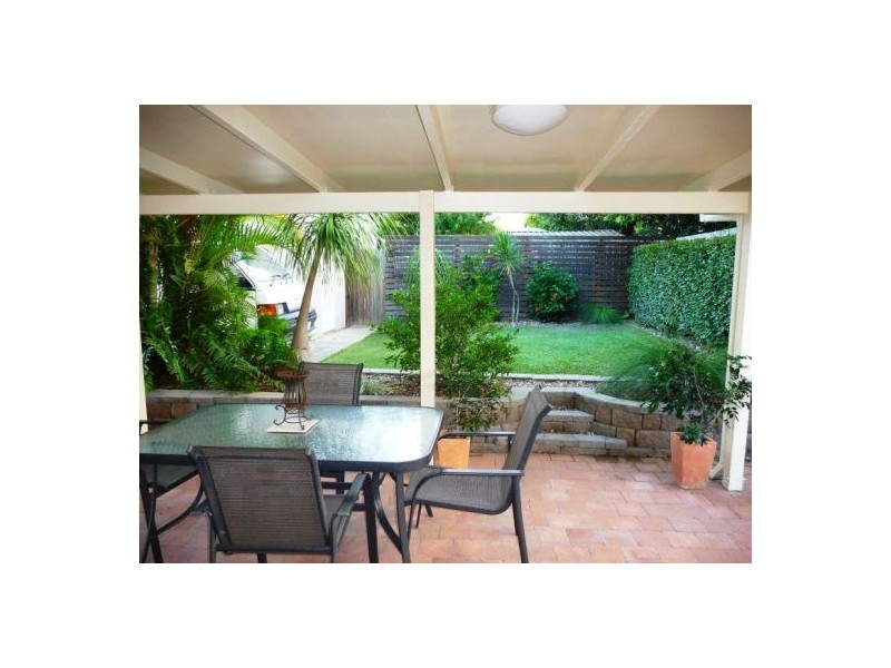 649 Boat Harbour Dr, Urangan QLD 4655