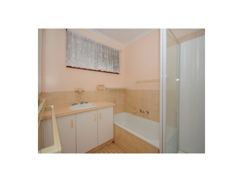 8 Waigani Ave, Kawungan QLD 4655