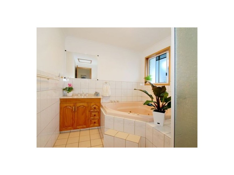 44 Long St, Point Vernon QLD 4655